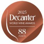 Riconoscimento Decanter 2025, 88 punti per Julius Gutturnio Superiore DOC. Medaglia premio vino rosso fermo.
