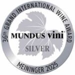 Riconoscimento argento Mundus Vini 2025 per Julius Gutturnio Superiore DOC. Medaglia per vino di alta qualità.
