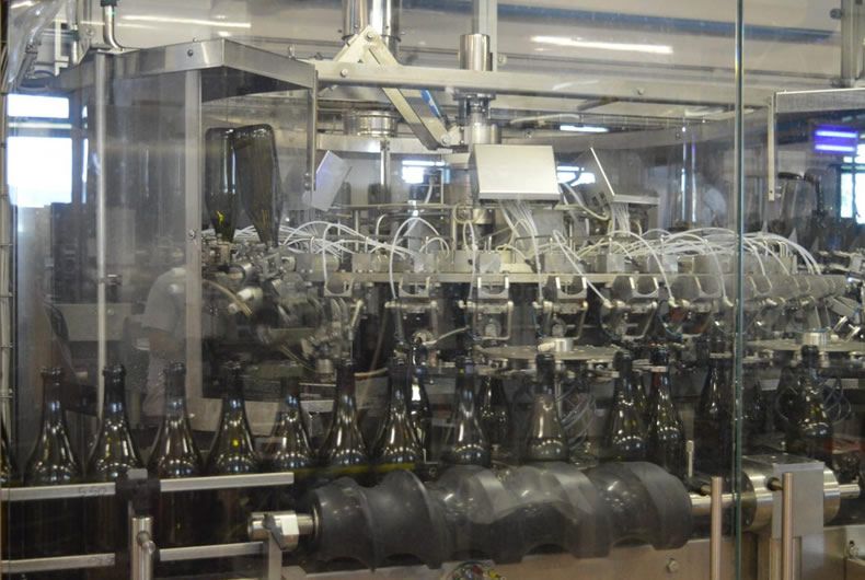 processo di imbottigliamento