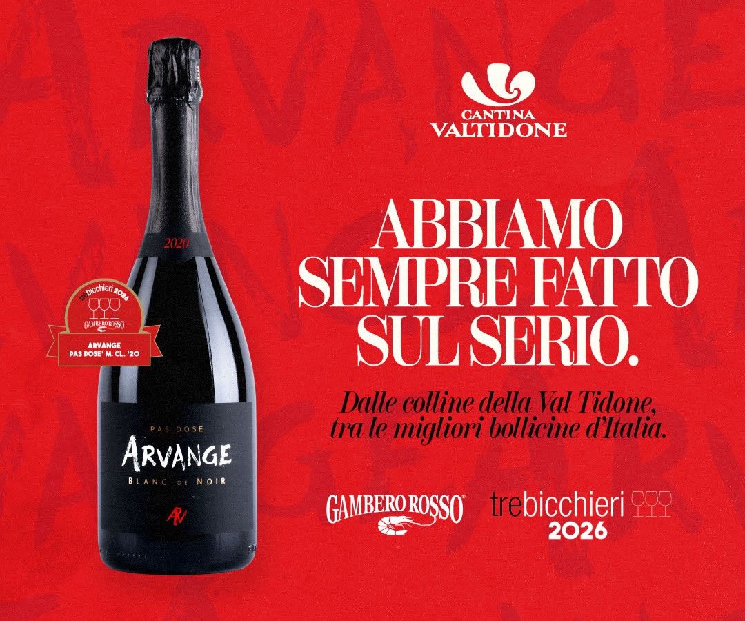 Bottiglia Arvange Blanc de Noir Pas Dosé 2020 Cantina Valtidone. Vino spumante italiano premiato Gambero Rosso Tre Bicchieri.