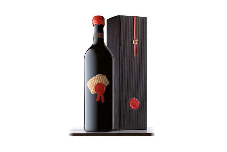 Bottiglia vino rosso pregiato con confezione regalo. Catalogo Natale 2025.