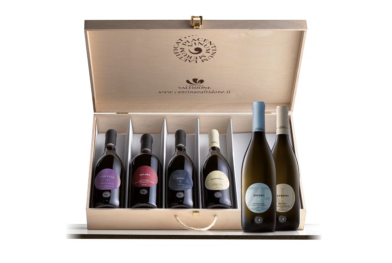Cofanetto regalo vini Cantina Valtidone. Assortimento vini rossi e bianchi pregiati. Idea regalo Natale.