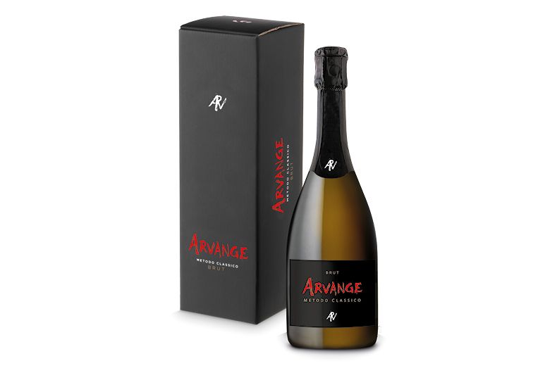 Bottiglia e confezione regalo Arvange Brut Metodo Classico. Spumante italiano elegante per Natale e feste.