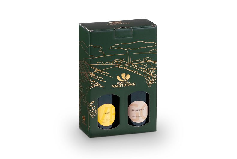 Confezione regalo vini Cantina Valtidone. Bottiglie Venus e Gran Cuvée in scatola verde decorata. Idea regalo Natale.