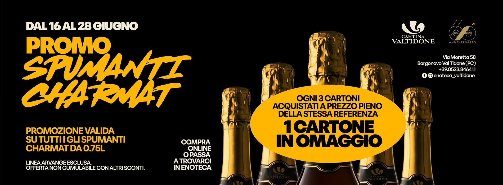 Cinque bottiglie di spumante su sfondo nero con testo promozionale: Promo Spumanti Charmat, ogni 3 cartoni acquistati 1 cartone in omaggio.