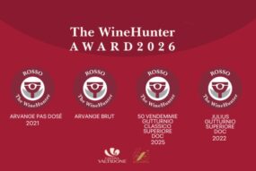 Quattro loghi The WineHunter Award 2026 Rosso su sfondo bordeaux per i vini Arvange e i Gutturnio di Cantina Valtidone.